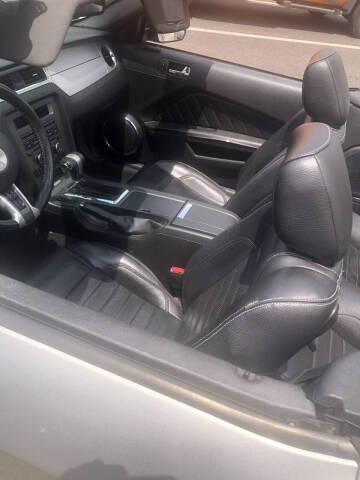 2012 Ford Mustang V6