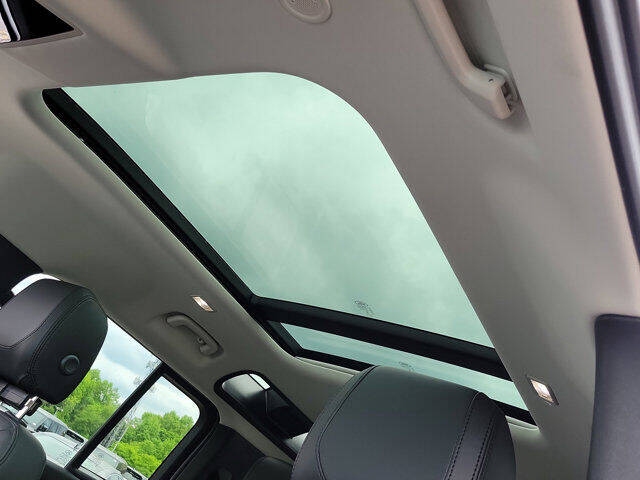 2024 Land Rover Defender 110 V8 P500 SE