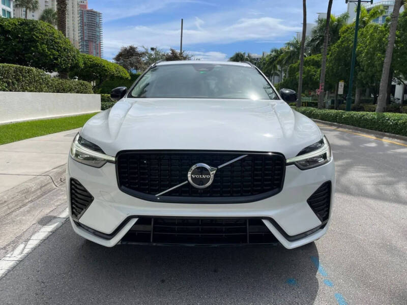 2023 Volvo XC60 B5 Plus Dark Theme