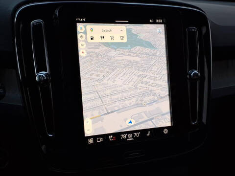 2025 Volvo XC40 B5 Plus Bright Theme