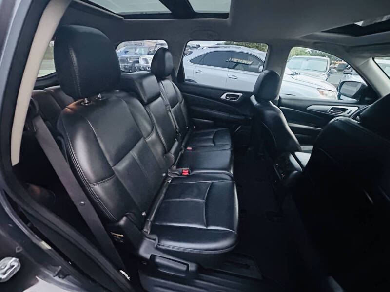 2017 Nissan Pathfinder SL