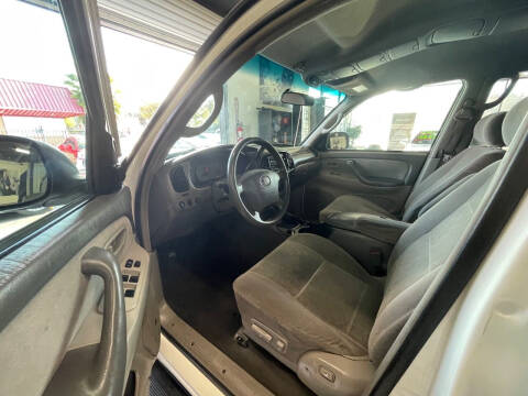 2004 Toyota Sequoia SR5