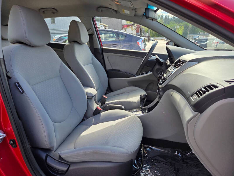 2013 Hyundai Accent SE