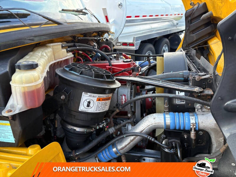 2019 Freightliner M2 106