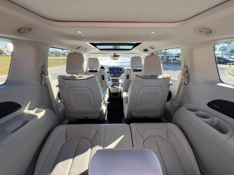 2017 Chrysler Pacifica Hybrid Platinum