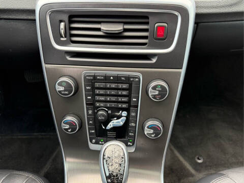 2015 Volvo S60 T5 Drive-E Platinum