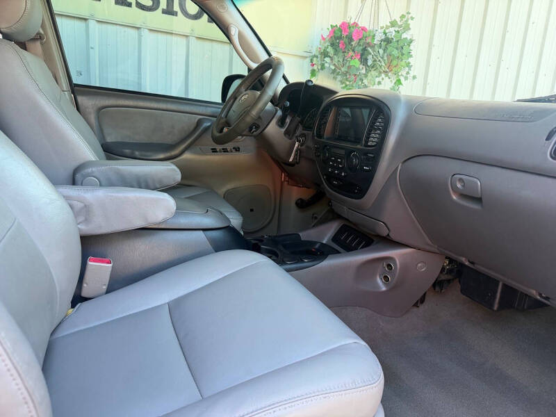 2005 Toyota Sequoia SR5