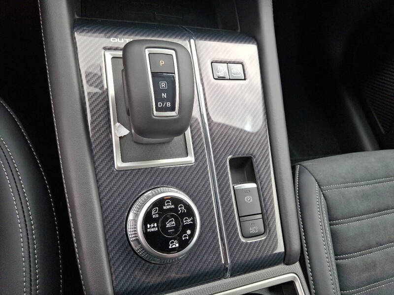 2025 Mitsubishi Outlander PHEV SE