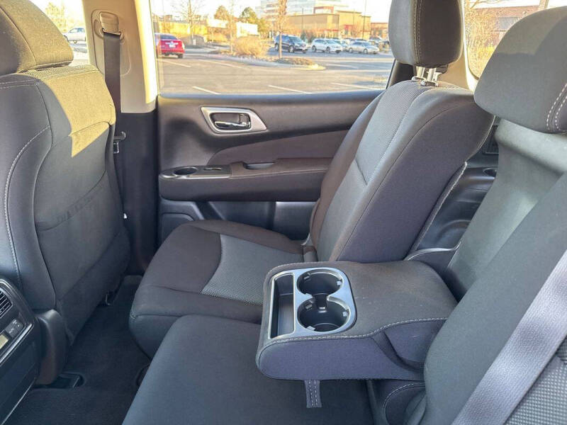 2017 Nissan Pathfinder SV