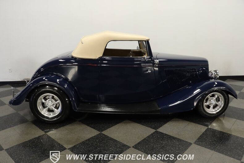 1933 Ford Cabriolet