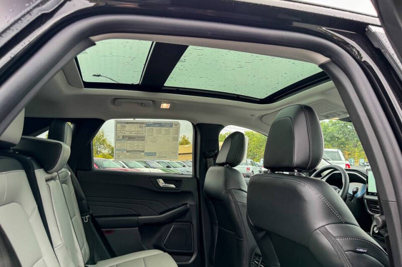 2025 Ford Escape Platinum