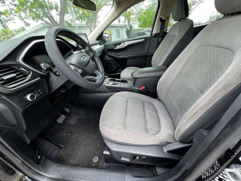 2020 Ford Escape SE