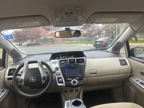 2013 Toyota Prius v Two