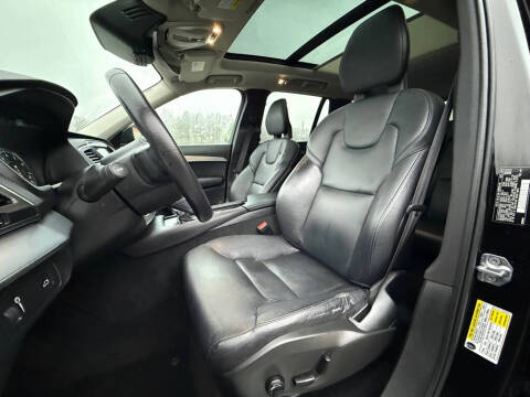 2016 Volvo XC90 T5 Momentum