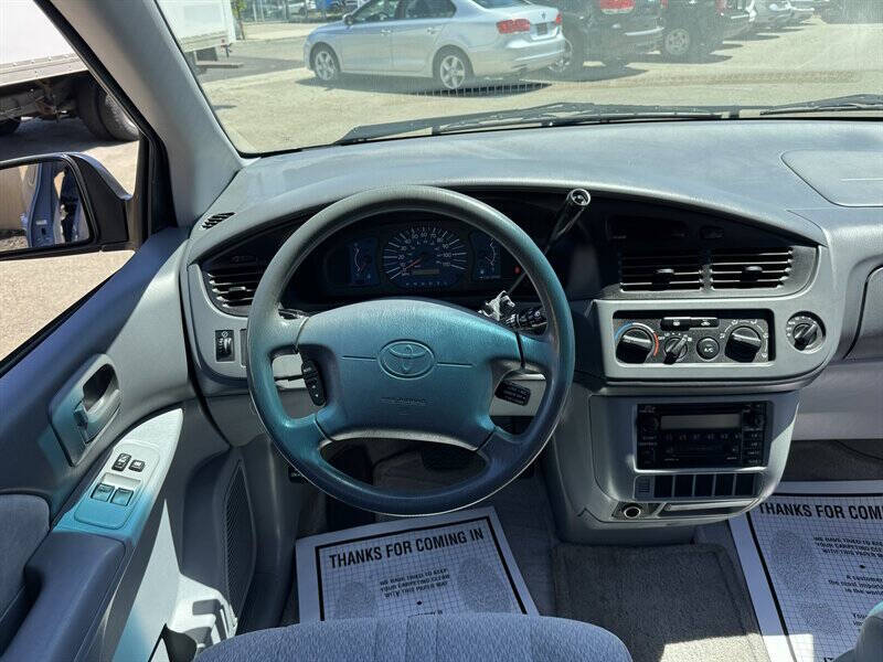 2003 Toyota Sienna CE