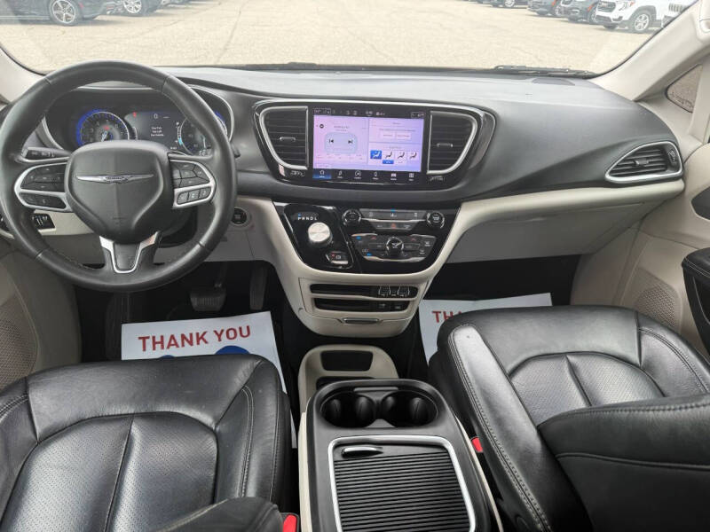 2022 Chrysler Pacifica Touring L