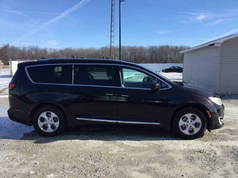 2017 Chrysler Pacifica Touring-L Plus