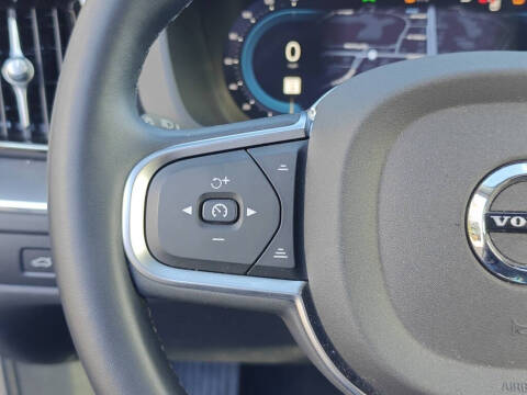 2025 Volvo XC60 B5 Core Dark Theme