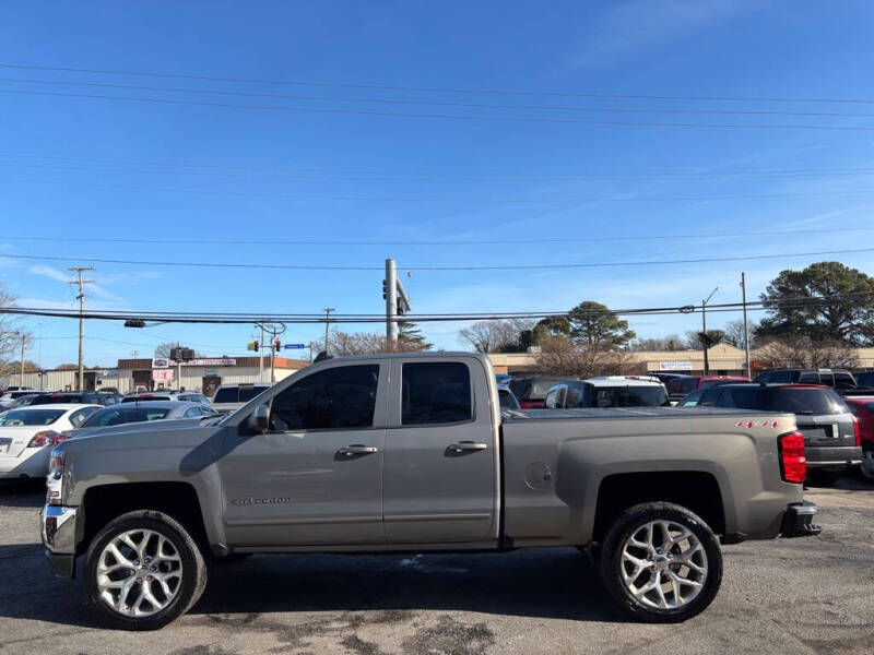 2017 Chevrolet Silverado 1500 LT photo 2