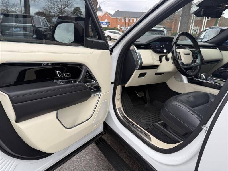 2023 Land Rover Range Rover P530 SE LWB