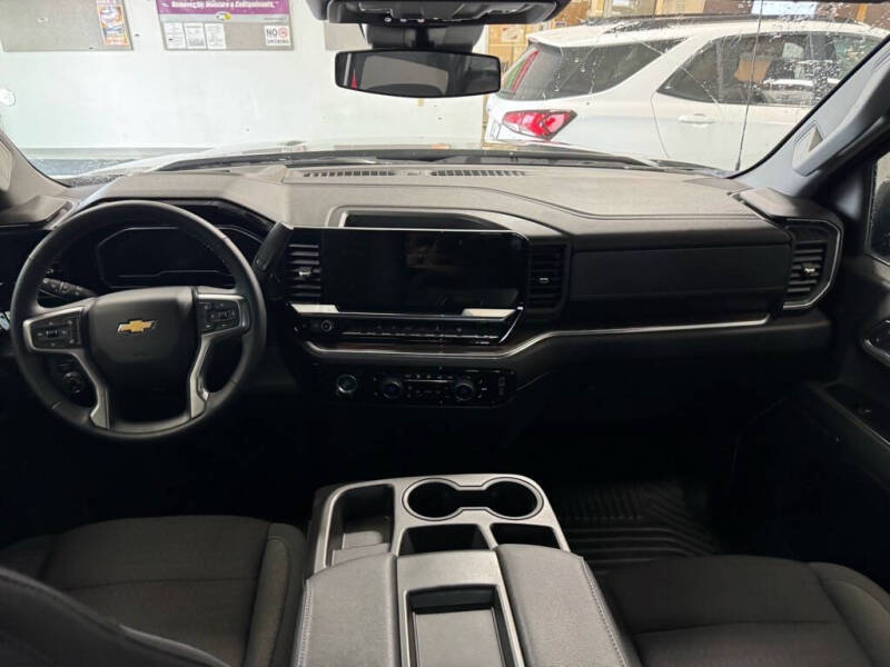 2024 Chevrolet Silverado 1500 LT - Photo 14