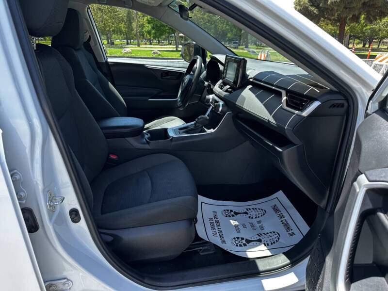 2022 Toyota RAV4 LE
