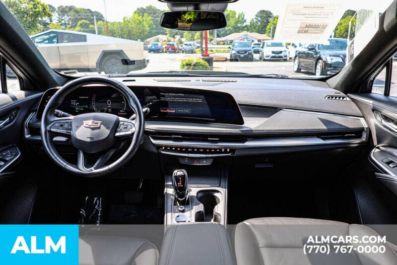 2025 Cadillac XT4 Premium Luxury