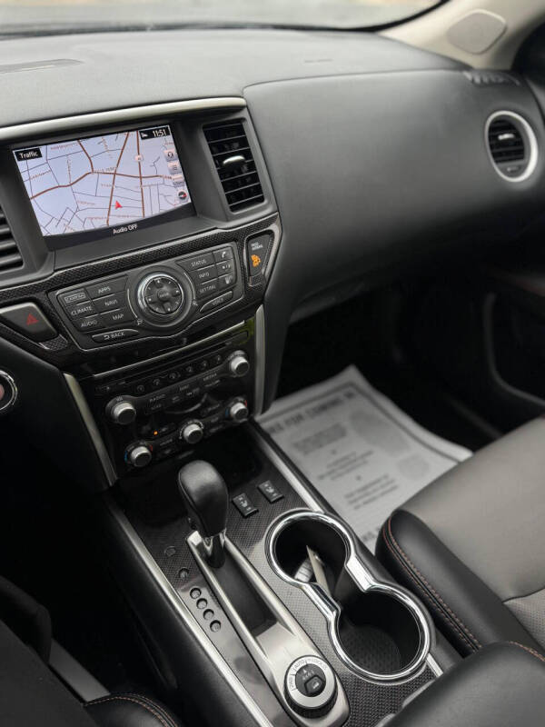 2020 Nissan Pathfinder SL