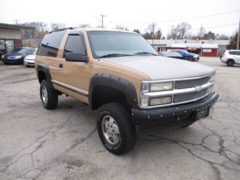 1998 Chevrolet Tahoe for sale at RJ Motors in Plano IL