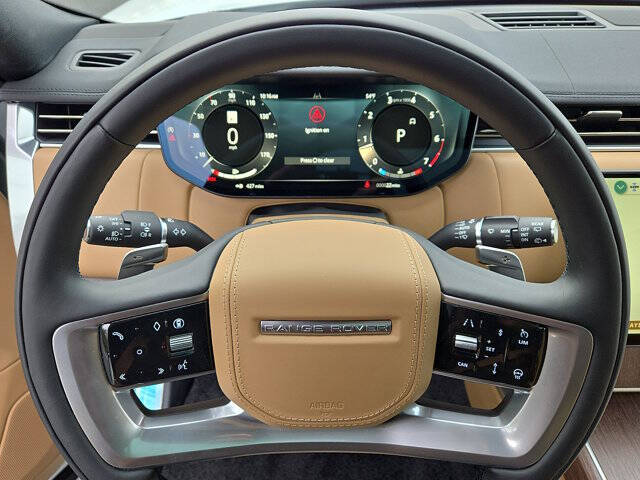 2025 Land Rover Range Rover P400 SE LWB