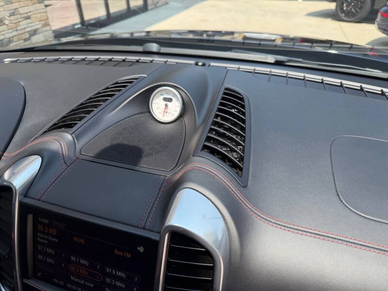 2016 Porsche Cayenne GTS