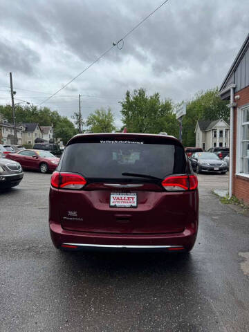 2017 Chrysler Pacifica Touring-L
