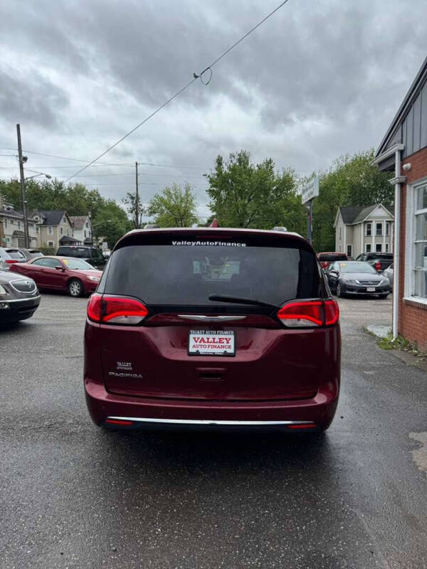 2017 Chrysler Pacifica Touring-L