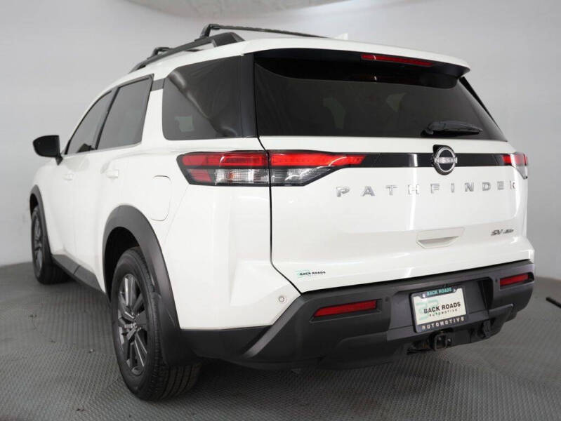 2022 Nissan Pathfinder SV