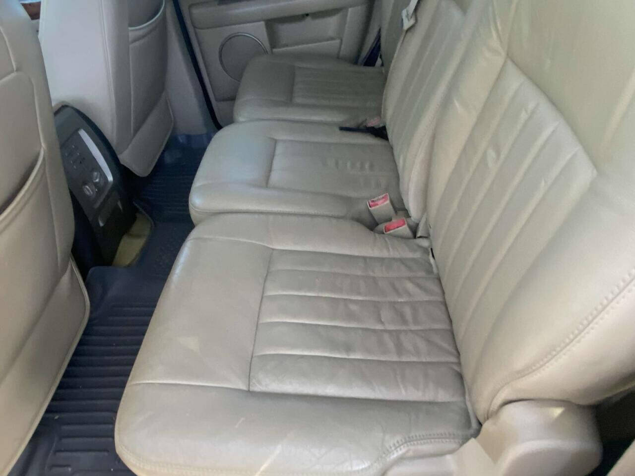 2005 Lincoln Navigator  - $8,750