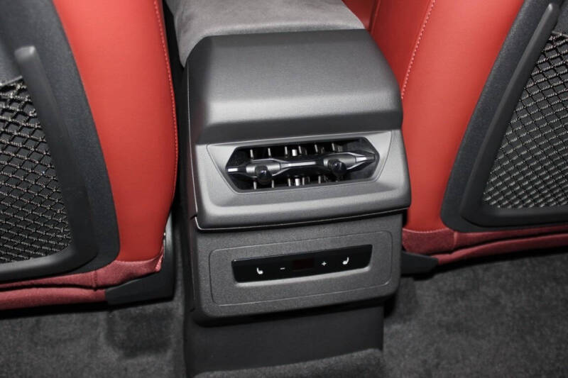 2025 Audi SQ6 e-tron quattro Premium Plus