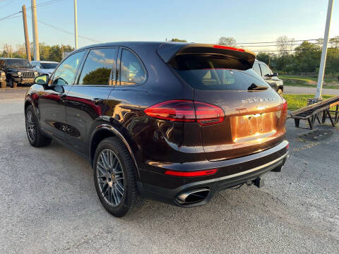 2017 Porsche Cayenne Platinum Edition