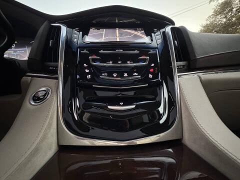 2017 Cadillac Escalade Luxury