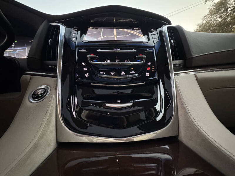 2017 Cadillac Escalade Luxury