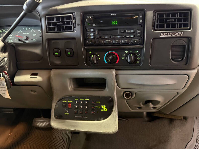 2005 Ford Excursion XLT