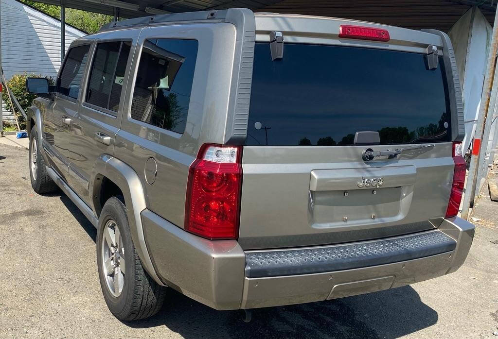 GOLD 2006 Jeep Commander Base 4dr SUV 2