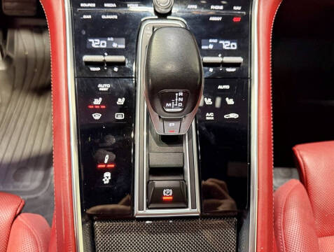 2018 Porsche Panamera 4