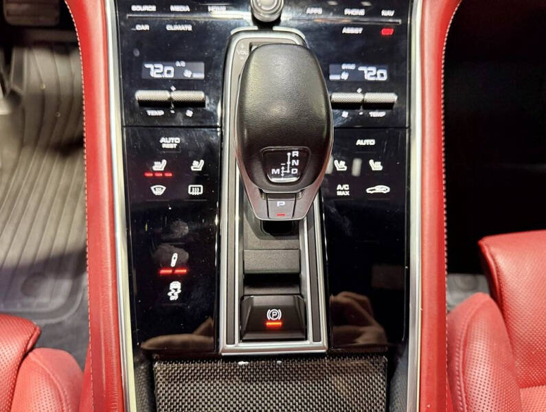 2018 Porsche Panamera 4