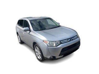2014 Mitsubishi Outlander SE's photo