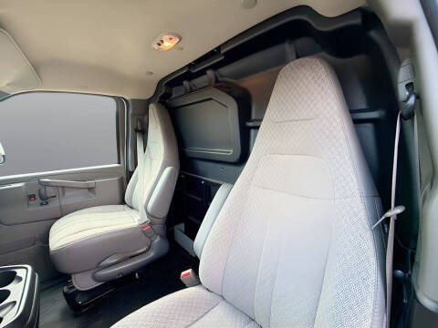 2025 Chevrolet Express 2500