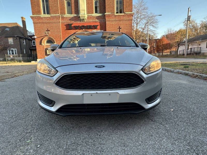 2015 Ford Focus SE's photo