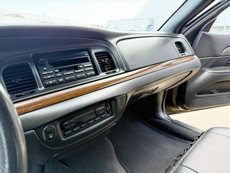 2003 Ford Crown Victoria LX