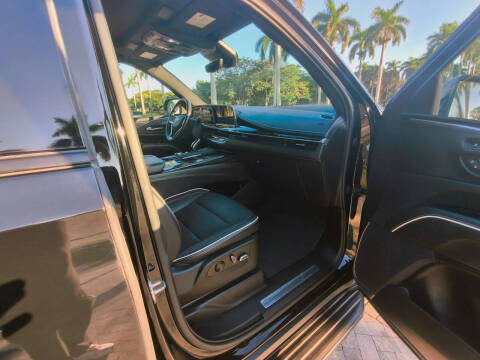 2023 Cadillac Escalade Sport