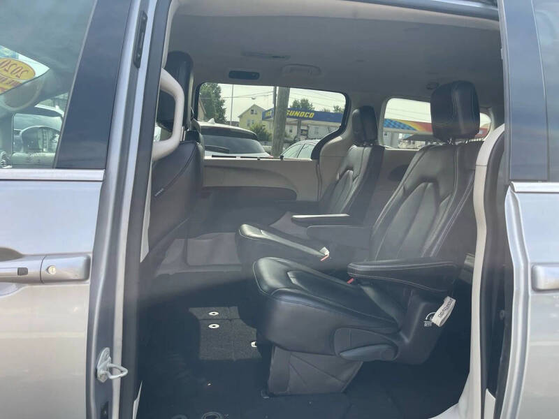 2020 Chrysler Voyager LXi