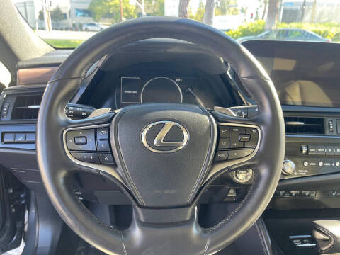 2025 Lexus ES 300h
